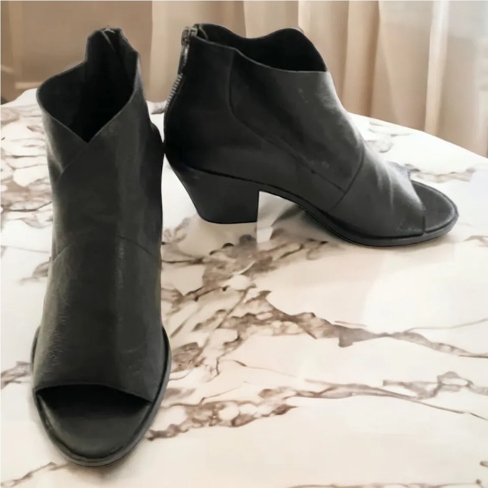 $348 Eileen Fisher Ink Leather Booties 7 Black Crisscross Vamp Vintage Open Toe